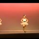 Meisje danst superenthousiast