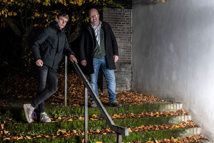 Johan Tiesnitsch (r) en zijn zoon Arne uit Beek (Berg en Dal) hebben het vermoeden niet besmet te kunnen raken met het coronavirus. Ze hebben zich opgegeven voor wereldwijd onderzoek.