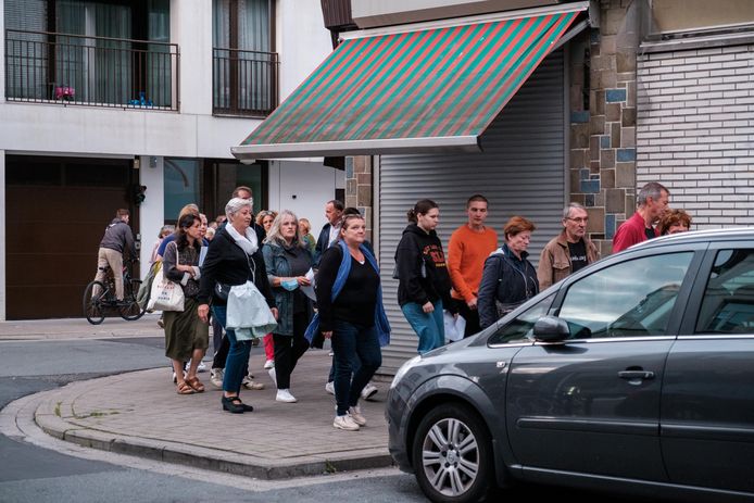 De herdenkingswandeling voerde van het Kievitplein naar basisschool Crea 16 in de Grotehondstraat.