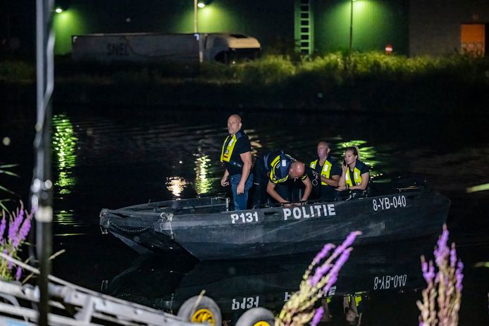 Het levenloze lichaam van de vermiste 20-jarige Dyshento is in de nacht van maandag op dinsdag gevonden in het Wilhelminakanaal in Tilburg.