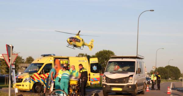 Fietser aangereden in Waalwijk, slachtoffer naar ziekenhuis.
