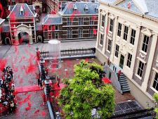 Minikoning opent Mauritshuis in Madurodam