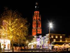 Kerken en gemeentehuizen kleuren oranje, maar niet voor het Nederlands elftal