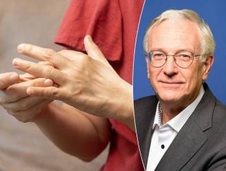 Wat vertellen opgezwollen vingers over je gezondheid? Prof: “Soms zijn ze een teken van nier- en hartfalen”