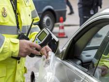 Stomdronken en slingerende automobilist van A2 gehaald door tip van alerte bestuurder