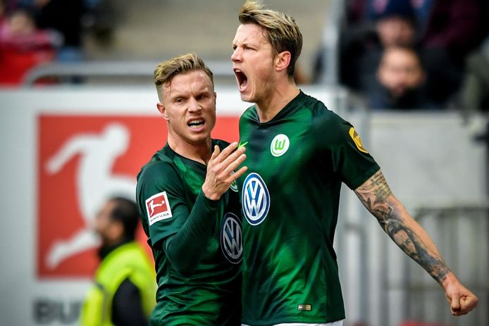 Wout Weghorst viert een treffer namens VfL Wolfsburg.