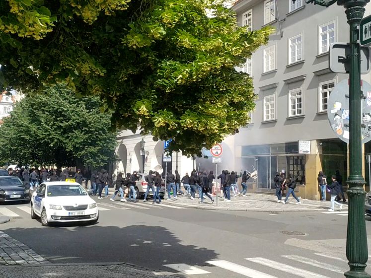 Aanhangers Fiorentina vallen pub aan met West Ham-supporters