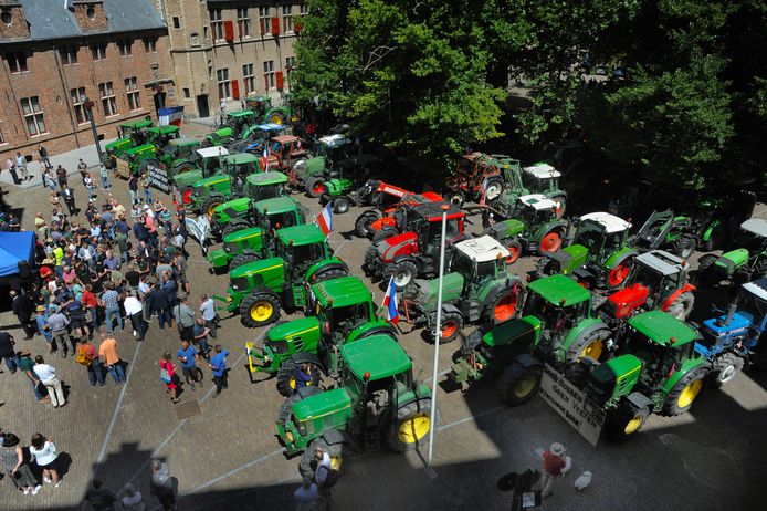 Boeren verzameld op het Abdijplein op 8 juli 2022.