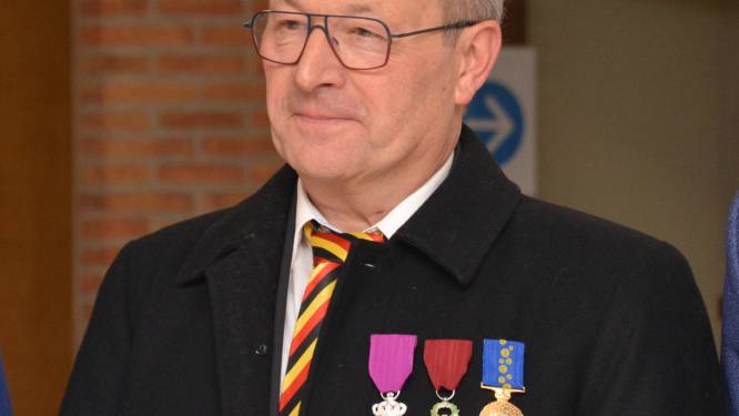 Oud-leraar VTI krijgt ereteken van Ridder in de Leopoldsorde voor de vele projecten rond WOI en WOII die hij organiseerde