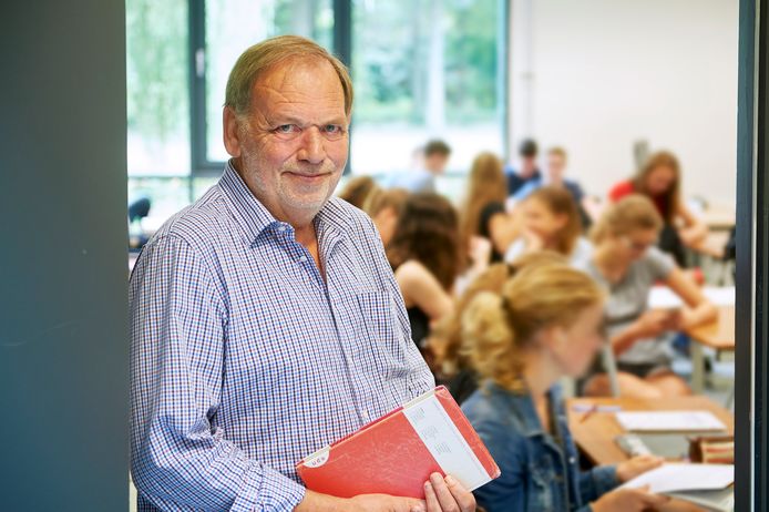 Peter van den Hoven: ,,Het is een uitdaging om een probleem zo uit te leggen, dat leerlingen het begrijpen."