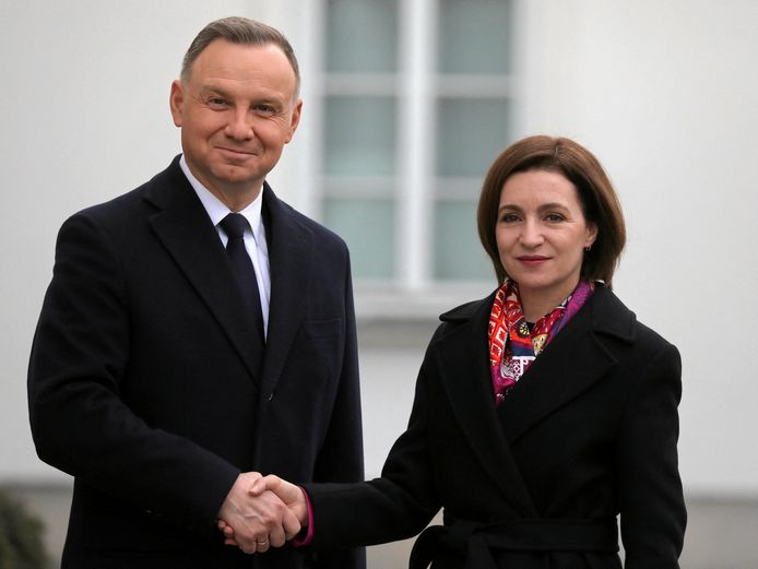 Moldavische president Maia Sandu (rechts) en Poolse president Andrzej Duda (links).