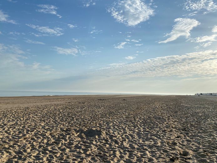 Marlou en haar vriend trokken afgelopen zomer 's ochtends heel vroeg naar het strand, dat dan nog leeg was.