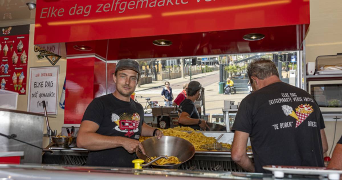 ‘Onze snackwagen staat op vier wielen, dus in principe kunnen we met een uurtje weer op het Schelpen