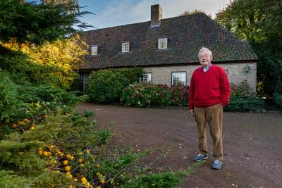 Friso en Rinie Plantema wonen op historische plek: eeuwenoude steentjes en hout uit treinwagons