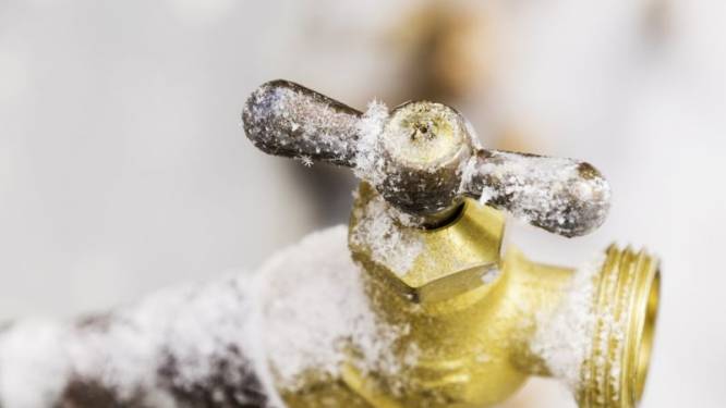 Nachtvorst voorspeld: zo vermijd je schade aan de waterleiding en buitenkraan
