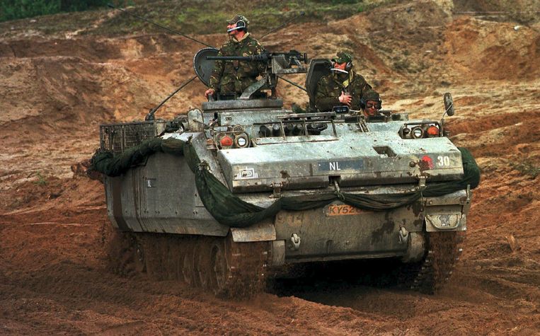ziekte Duiker Permanent Defensie biedt plots openheid: Nederland gaf onder meer 196  pantservoertuigen en 31 veldkeukens aan Oekraïne