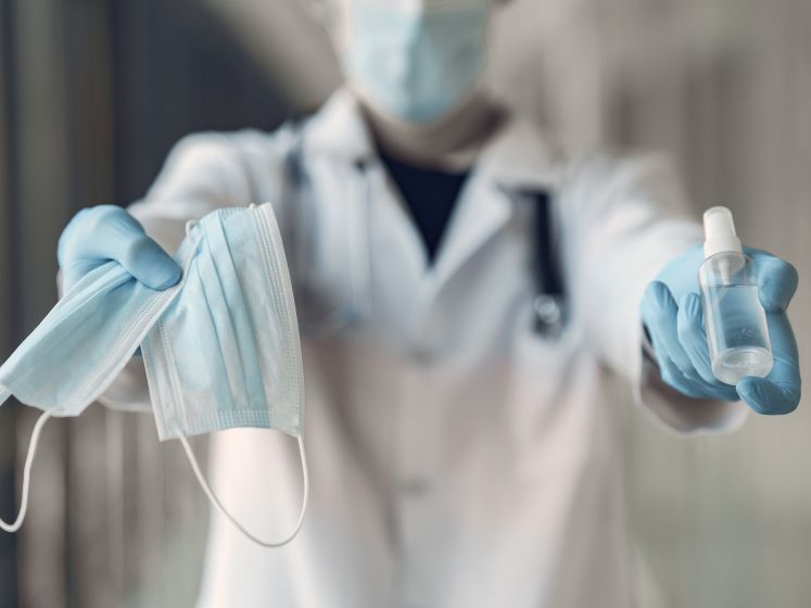 Waar staat het AD in het debat over corona en vaccinaties: kiest de redactie een kant?