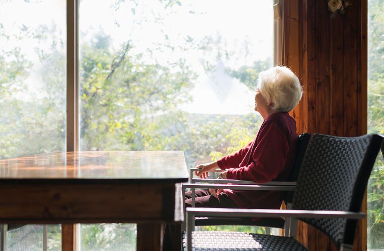 Depressies Bij Ouderen Vaak Gemist Ze Zitten Zonder Behandeling Thuis 