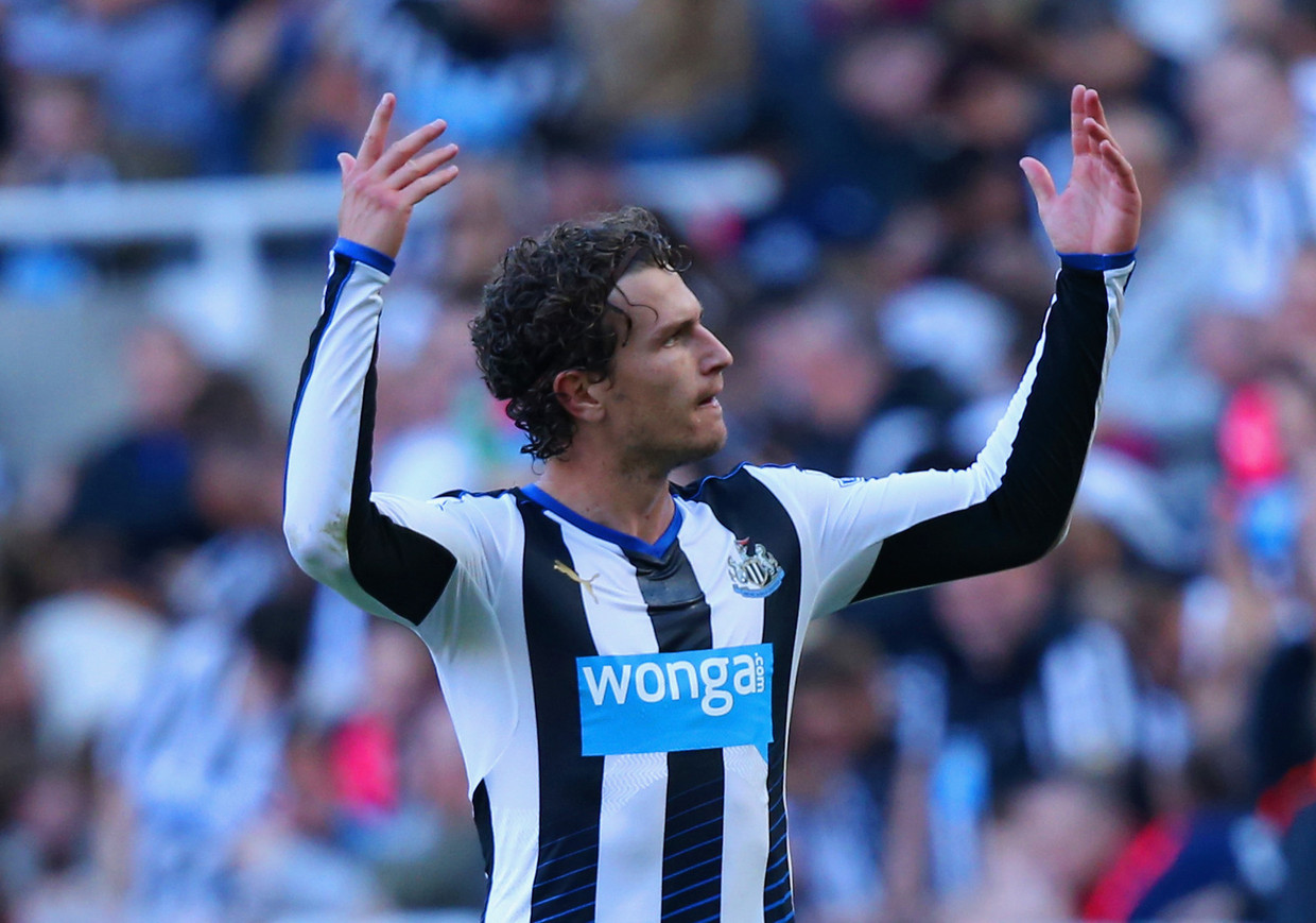 Een doelpunt van Daryl Janmaat kon de nederlaag van Newcastle United niet voorkomen. Beeld getty