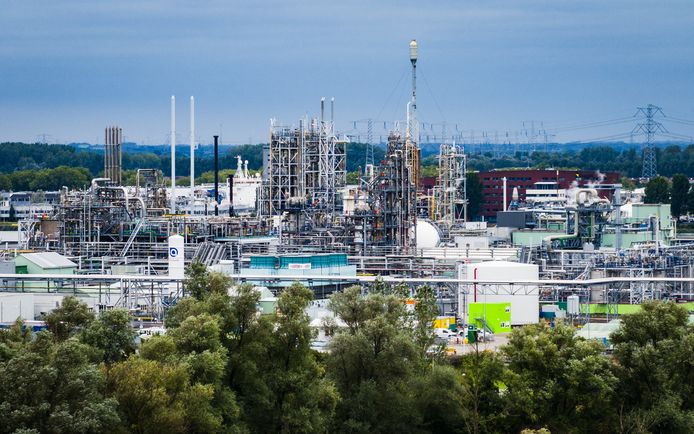 De fabriek van Chemours in Dordrecht loost tot op de dag van vandaag schadelijke PFAS-stoffen.