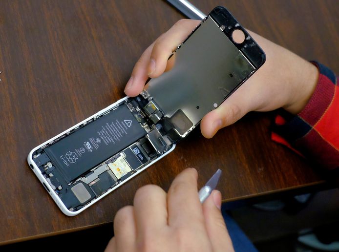 Het is voortaan goedkoper om de oude  batterij van een iPhone  te vervangen.