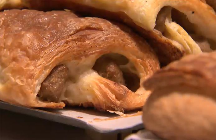 In Antwerpen legden ambtenaren eeuwen geleden de eed af op de eerste maandag na Driekoningen. De ceremonie ging gepaard met veel drank en vettig eten: een worstenbroodje.