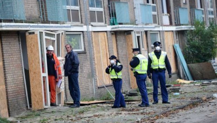 De Amsterdamse politie haalt dinsdagochtend op drie locaties in de hoofdstad kraakpanden leeg. ANP Beeld 