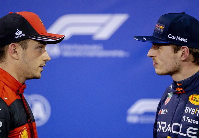 Charles Leclerc (l) van Ferrari en Max Verstappen van Red Bull Racing na afloop van de kwalificatie.