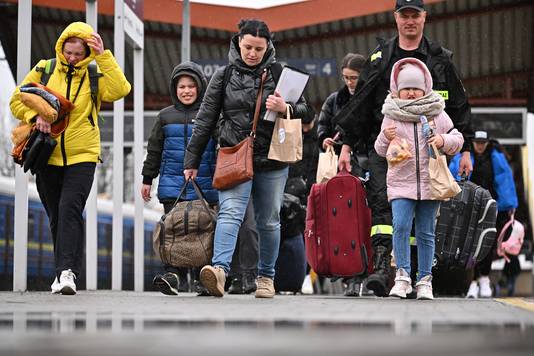 Oekraïense vluchtelingen in het station van Przemysl in Polen.
