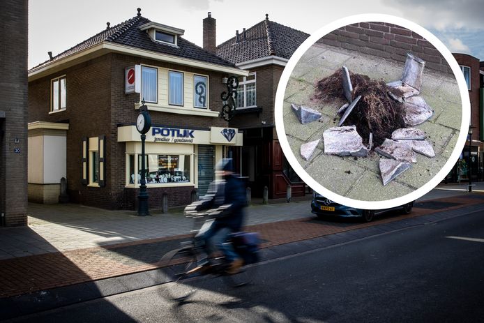 Juwelier Nico Potijk bedenkt zich in de nacht van vrijdag op zaterdag geen moment, als hij tot twee keer toe een knal tegen de ruit van zijn winkel hoort.