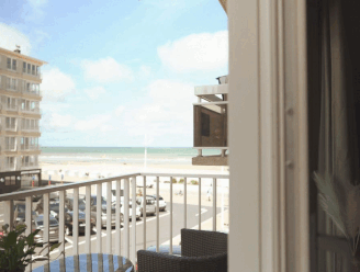 VIDEO. Zuhal Demir toont haar vakantiehuis(je) aan de kust: “Sinds ik minister ben, wil ik niet te ver gaan”