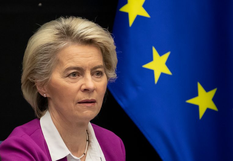 Commissievoorzitter Ursula von der Leyen zei deze week dat de Europese Unie vierkant achter de landen aan ‘de frontlijn’ staat. Beeld EPA