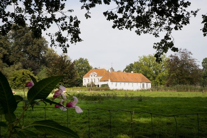 De eigenaren van kasteel Eyckenlust bij Beek en Donk willen meedenken aan een mogelijke oplossing voor de verkeersproblematiek bij de Beekse Brug.