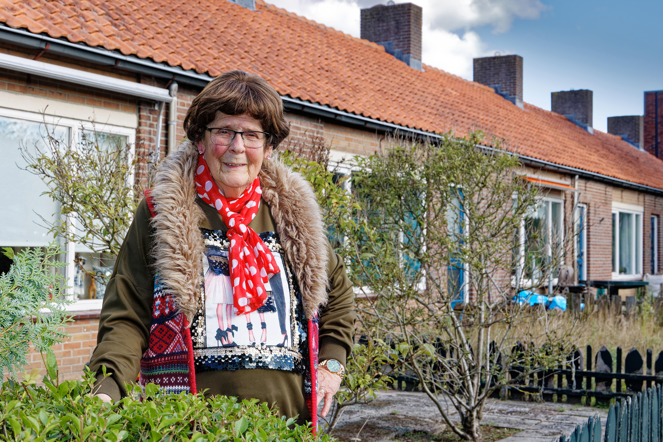 Riet snapt wel dat haar woning plat gaat ‘Ik kan de verwarming net zo goed buiten zetten