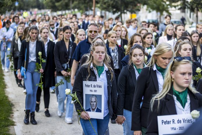 Stille mars ter nagedachtenis van Nederlandse journalist Peter R. de Vries.