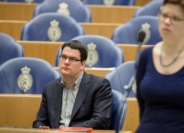 PvdA-Kamerlid Roelof van Laar (links) tijdens een Tweede Kamerdebat. Beeld anp