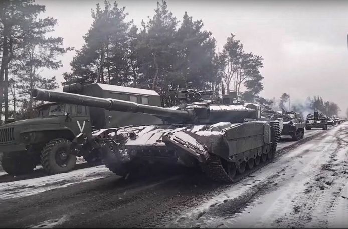 Een archieffoto van Russische militaire voertuigen die in de buurt van Kiev rijden. De foto is beschikbaar gemaakt door het Russische ministerie van Defensie