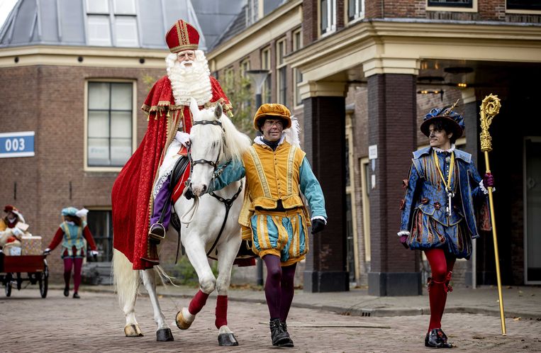 bladeren erotisch wasmiddel Het was de gekste intocht van Sinterklaas in Amsterdam ooit | Het Parool