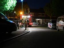 Schuur achter woning vliegt in brand in Breda