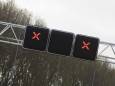 Bestelwagen op zijn kant op A58: snelweg dicht naar Bergen op Zoom