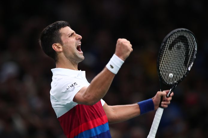 epaselect epa09568044 Novak Djokovic of Serbia reacts during his semi final match against Hubert Hurkacz of Poland at the Rolex Paris Masters tennis tournament in Paris, France, 06 November 2021.  EPA/CHRISTOPHE PETIT TESSON