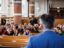 De kerkdienst in Steenwijk is volledig in het Oekraïens: ‘Best een moeilijke taal, met zeven naamvallen’