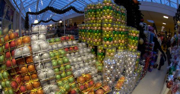 Kerstballen van tuincentrum Oosterik in trek bij winkeldieven - Tubantia