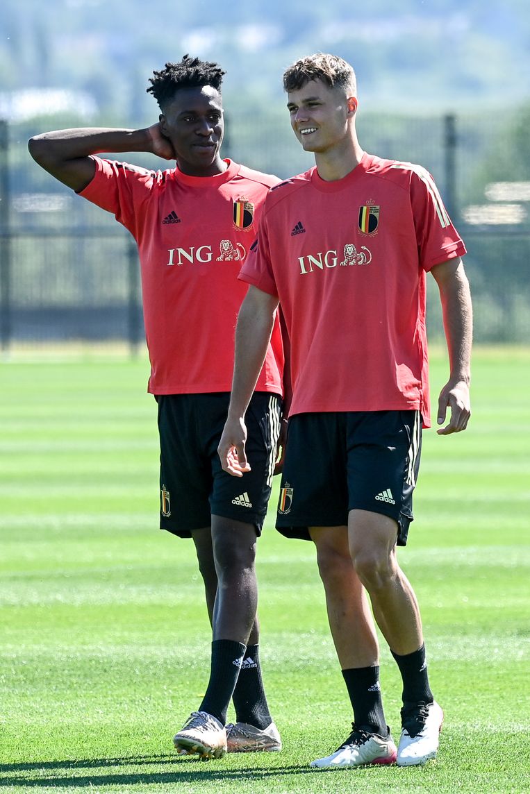 Youngsters Albert Sambi Lokonga (l.) en Zinho Vanheusden. 