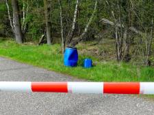 Opnieuw vaten met mogelijk drugsafval gedumpt in buitengebied van Enschede
