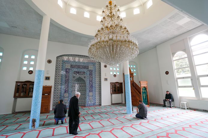 Open dag in de moskee in Helmond