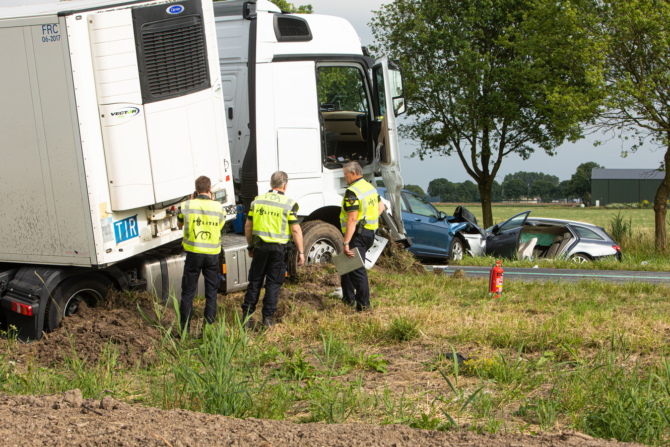 Politie Verbijsterd Over Onbegrip Na Ernstig Ongeluk Zeewolde Iemand Was Aan Het Vechten Voor Z N Leven Foto Destentor Nl