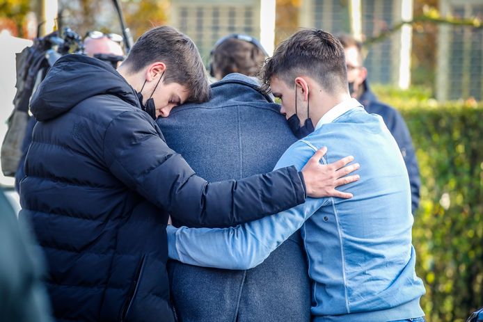 Het afscheid van Tina viel zwaar bij de familieleden.