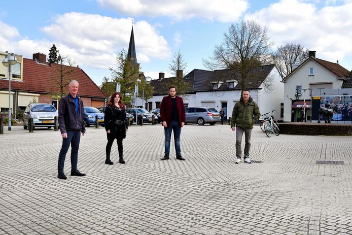 Vlnr Mark van Diemen, Shannon Venmans, Wessel Kort en Alex Wagemakers gaan de Rucphense PvdA nieuw leven in blazen.