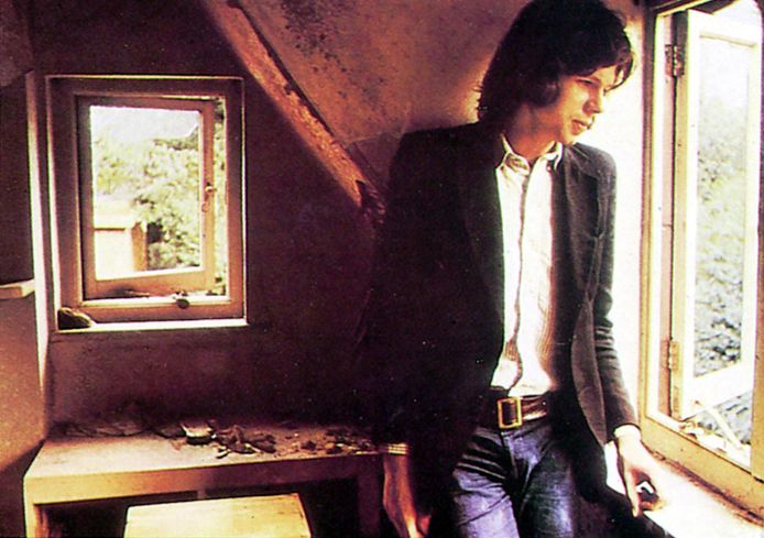 De foto van Nick Drake die gebruikt werd voor zijn eerste album 'Five Leaves Left'.
